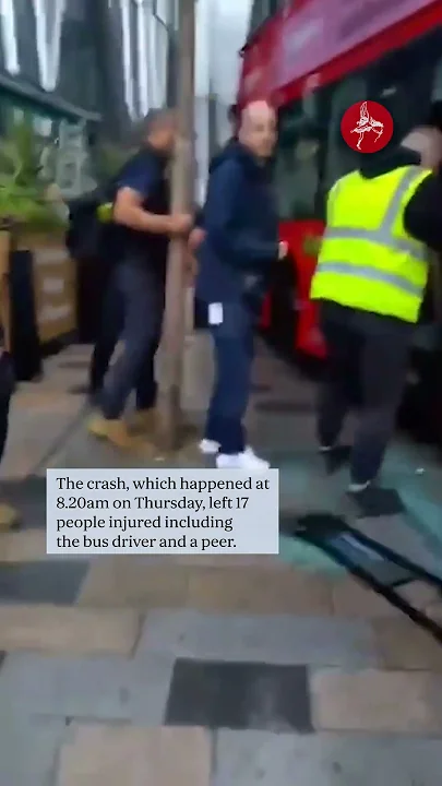 Moment passengers scream in terror after Victoria station crash Moment passengers scream in terror after Victoria station crash
