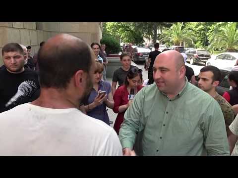 ,,ტორპედოს“  ფან-კლუბის  საპროტესტო  აქცია  მერიასთან