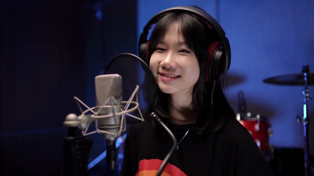 PESAWAT KERTAS 365 HARI - JKT48 (Lirik)  | Cover By Chelsye Callista Setia