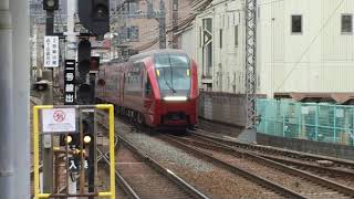 当駅を高速で通過する近鉄21000系の特急アーバンライナー名古屋行きと近鉄80000系の特急ひのとり60列車大阪難波行き 河内国分駅