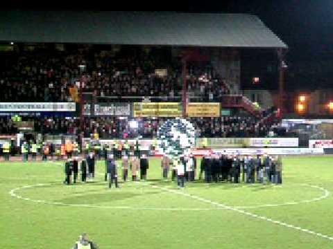 St Mirren Park 03012009 48 former players wave, Auld Lang Syne