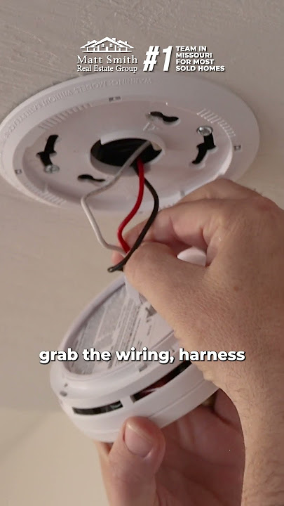 Don't gamble with your safety! Here's how to change the batteries in your smoke detector.