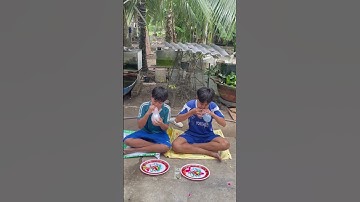 Người Đầu Tiên Làm Bể Năm Quả Bong Bóng Bằng Miệng #shorts