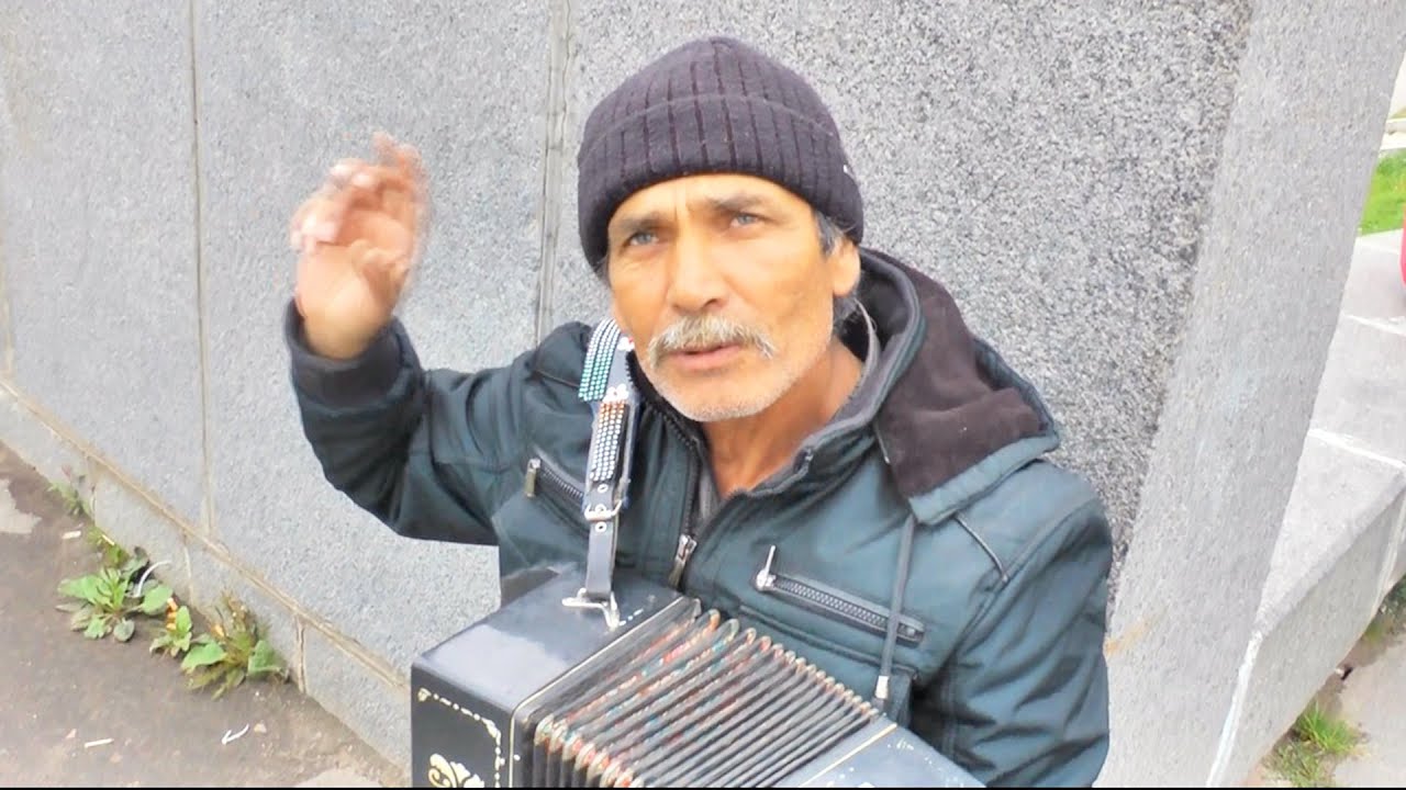 Цыган Ваня наяривает на гармонике - YouTube