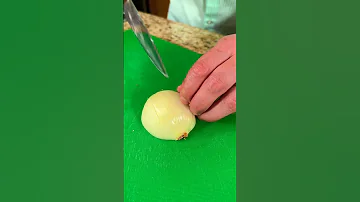 Совет по нарезке лука, про который никто не говорит! Как быстро порезать лук кубиками!