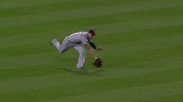 MIN@BAL: Schafer makes a great diving catch in left
