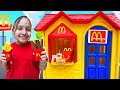 Gatinha das Artes brincando de McDonald | Magic McDonald&#39;s Happy Meal