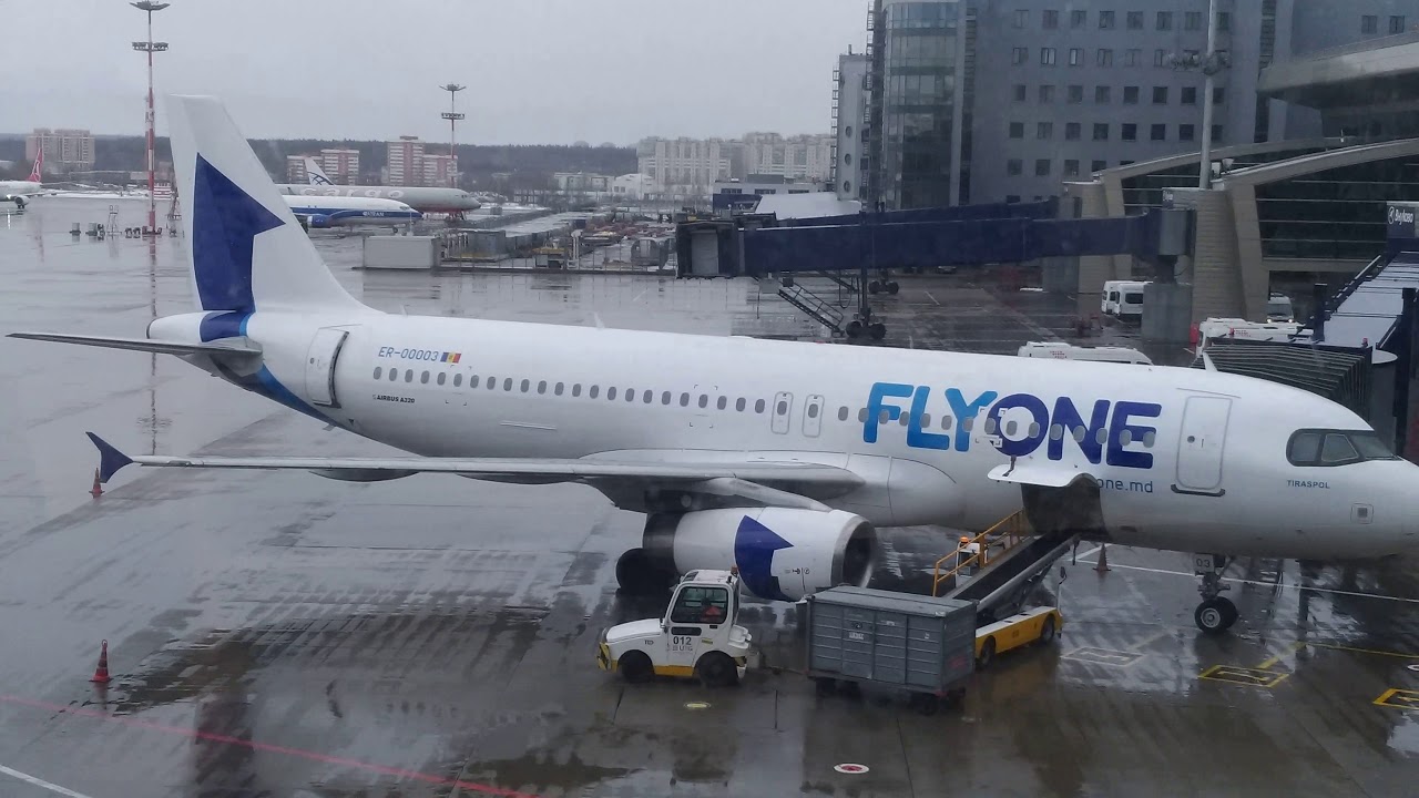 Flyone armenia купить. Авиакомпании flyone Armenia. Fly one Armenia самолеты. Flyone самолеты в Армению. Молдавская авиакомпания Fly one.