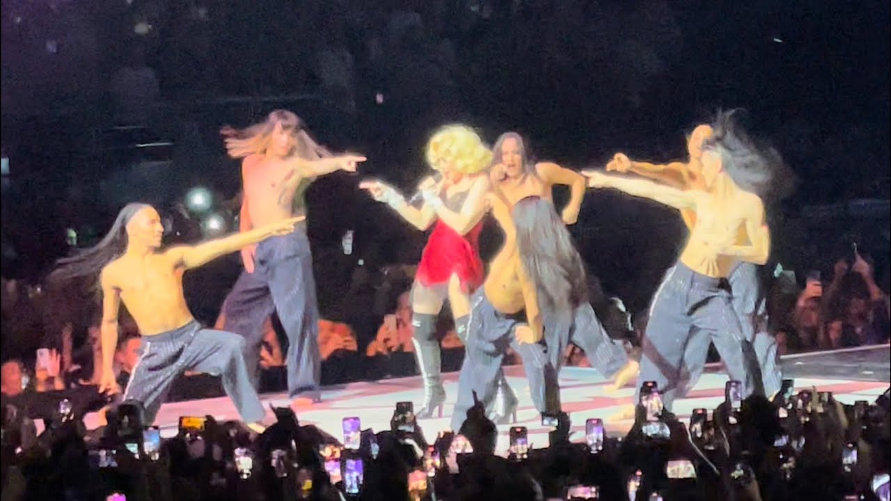 Madonna - Hung Up (Live Celebration Tour at Accor Arena, Paris 11/13 ...