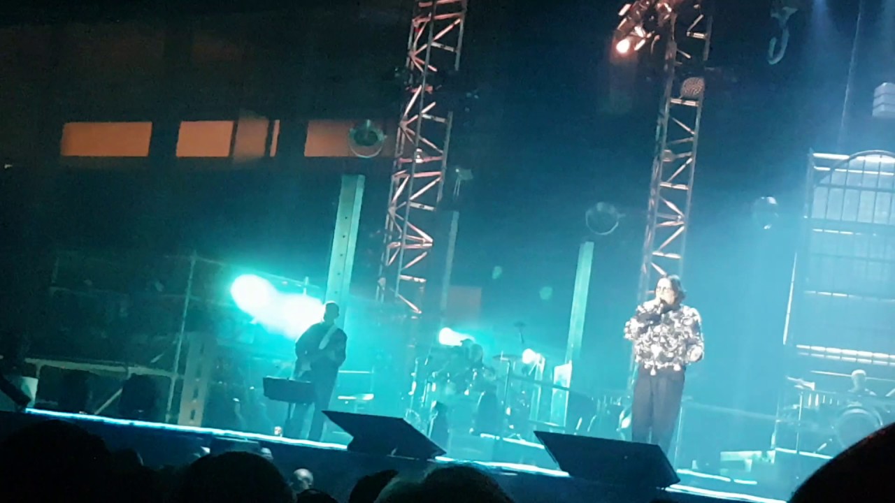 RENATO ZERO MENTRE ASPETTO CHE RITORNI PADOVA, 22 DICEMBRE 2016 YouTube RENATO ZERO MENTRE ASPETTO CHE RITORNI PADOVA, 22 DICEMBRE 2016 YouTube