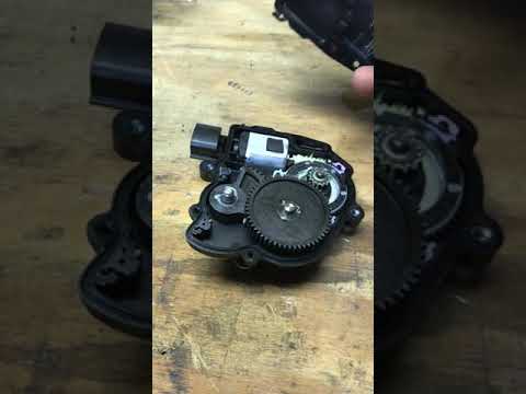 Toyota Sienna power sliding door won’t open. 3/3