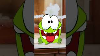 🛁 Om Nom en modo diversión 💚 ¡Imperdible! #omnom #shorts