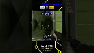 Through the smoke?! Tauson steals the 1v2 #esl #atlanta #cs #cs2