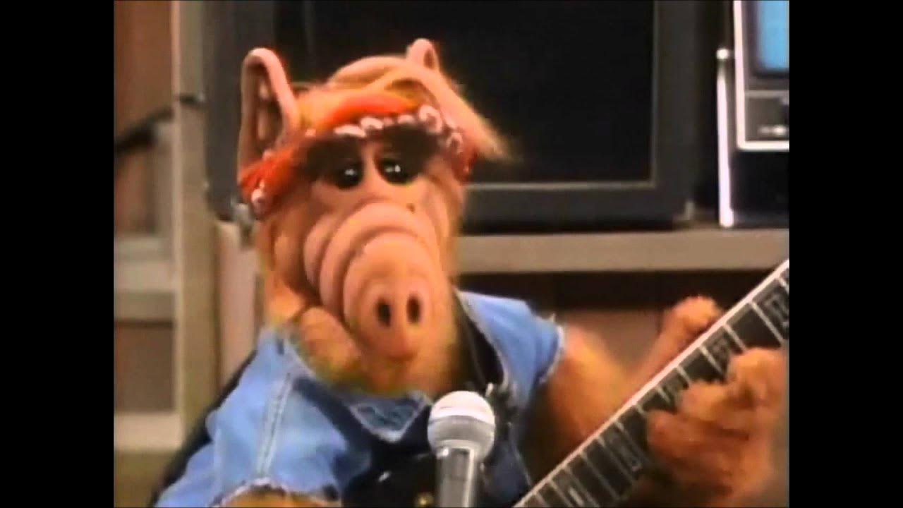 Альф и рок. Альф лаки второй. Альф поет песню. Альф поет песню. Альф old time rock n roll gif.