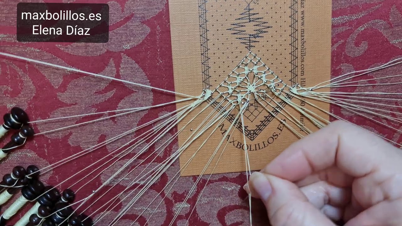Encaje de bolillos. Punto Triangulo Araña Cuadrada