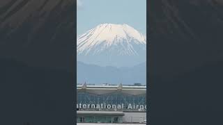 Snow-Capped Mt. Fuji seen from Haneda #japan #tokyo #love #airport #haneda #mtfuji #fujiyama #fuji