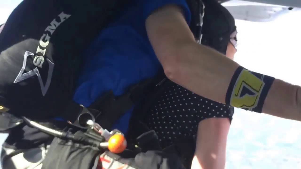 Brainandsoul: exiting airplane at 4000 meters