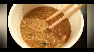 FOOD REVIEW: Walmart | Nongshim Tonkostu Ramen with Kuromayu 🍜🤔