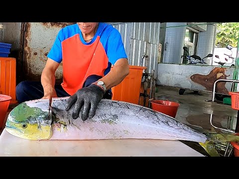 How to handle a dolphin fish in Taiwan fish market