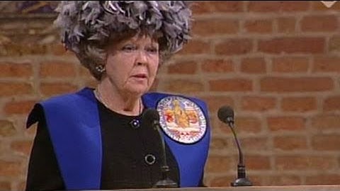 Koningin Beatrix ontvangt eredoctoraat Universiteit Leiden (2005)