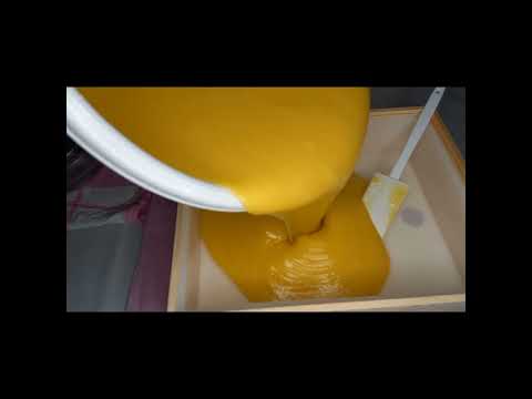 L Univers Apaisant De L Artisanat Du Mélange à L émulsion Chaque Geste Donne Un Savon Unique