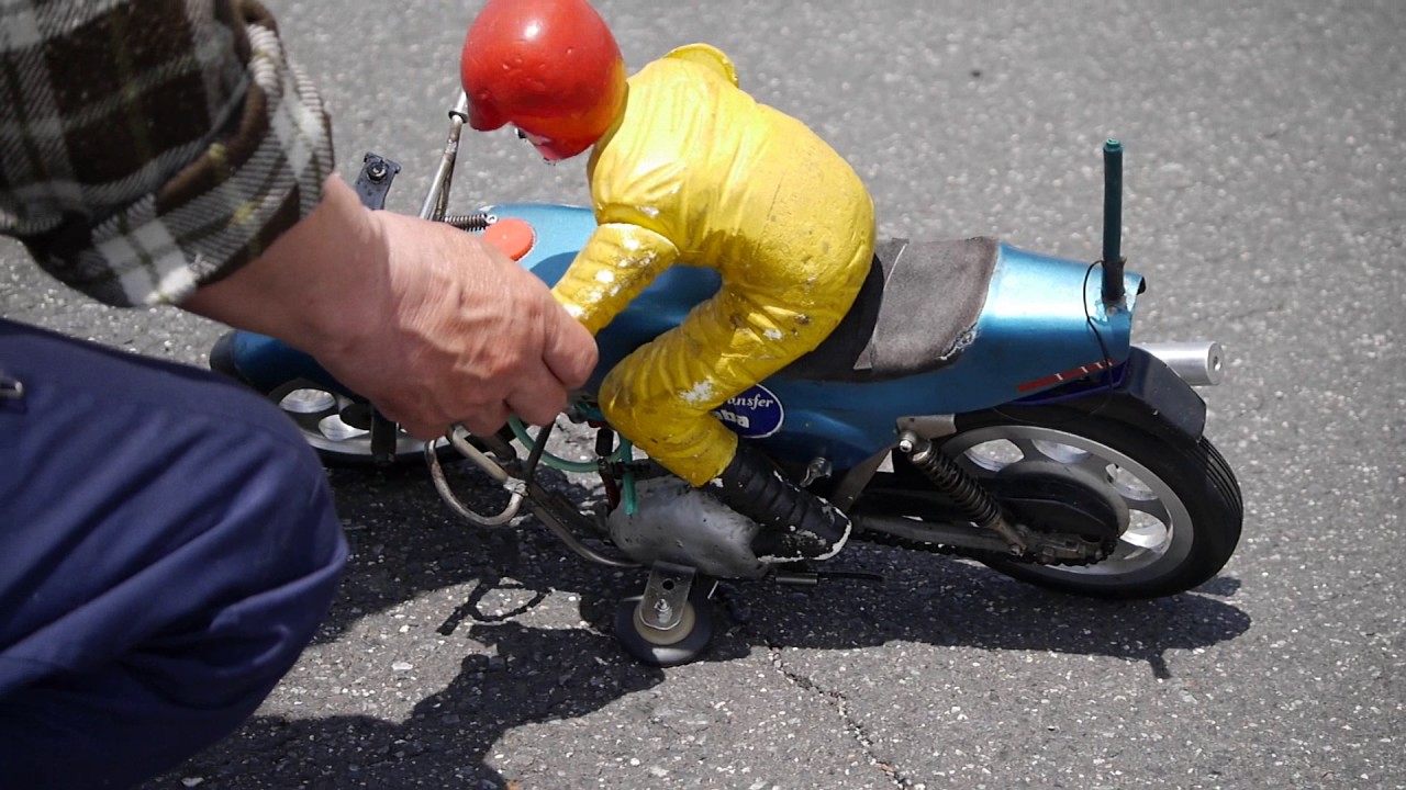 ラジコンバイクのフジ トキ18エンジン(40年以上前のキット) - YouTube