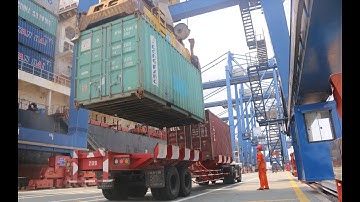 Phí xếp dỡ hàng hóa tại cảng Việt Nam thấp nhất Đông Nam Á