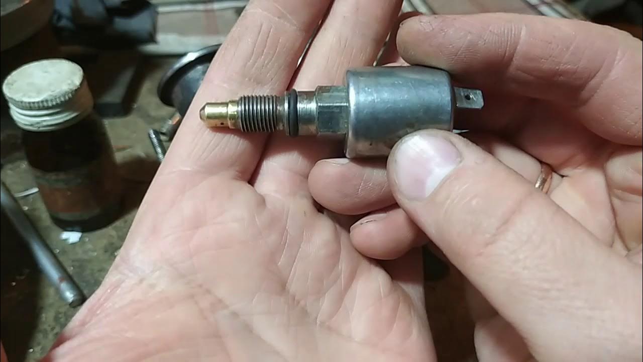 Эмк солекс. Эмк солекс. Электромагнитный клапан 2108 карб. Жиклер эмк солекс 21083. Электромагнитный клапан нива 21213 карбюратор.