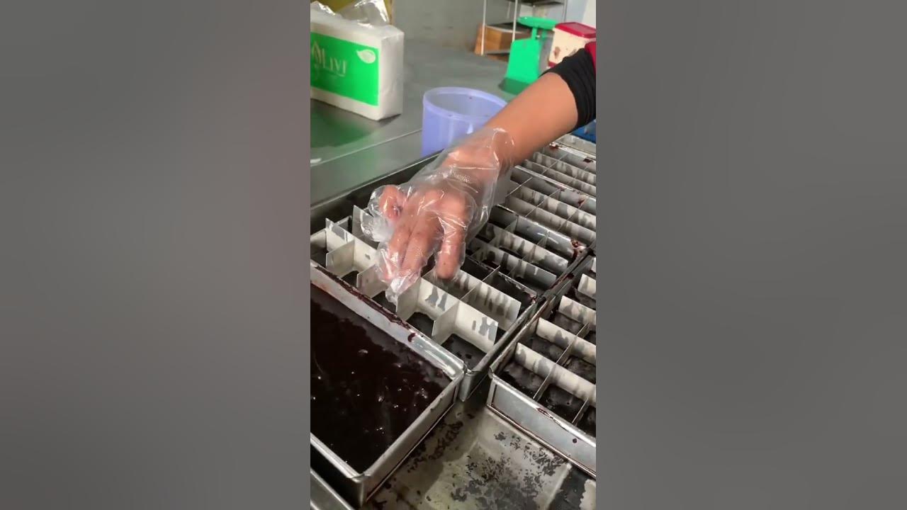 Produksi brownies potong - viera oleh oleh pekanbaru