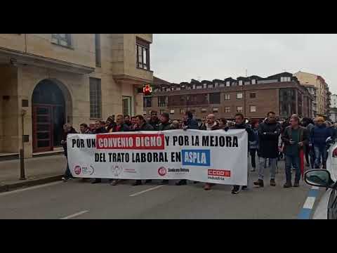 Tercera manifestaci&oacute;n de los trabajadores de Aspla por las calles de Torrelavega