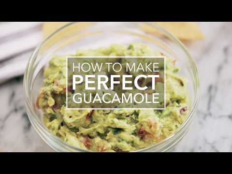 Helppo guacamole valmistuu nopeasti. Mutta mihin kaikkeen sitä voikaan käyttää? Lue lisää täältä ja . 