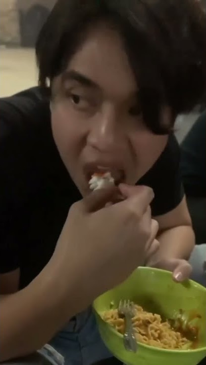 BILLY SYAHPUTRA MAKAN MIE GORENG 2 PORSI