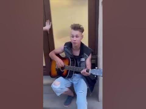 Одессит поет Цоя во Львове - YouTube