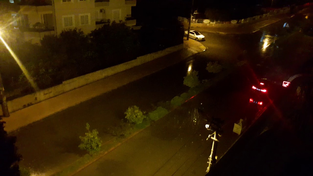 Ezan Vaktinde Mersin'de Kuvvetli Sağanak Yağış Etkili Oldu! #HayatEveSığar