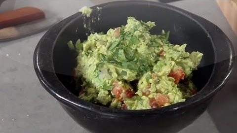 Quick and Simple Guacamole - Mad Hungry with Lucinda Scala Quinn