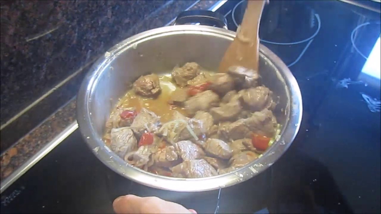 Film project cooking with friend a Wiener Kalbs Rahm Gulasch - YouTube