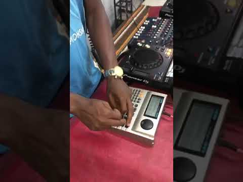 Fabiano Quatre Giga Sur La Boîte à Rythme