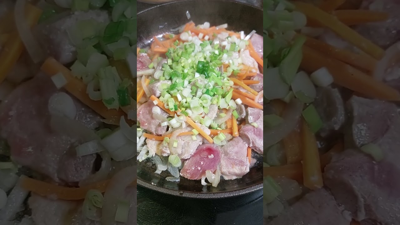 Да просто нравится ему готовить