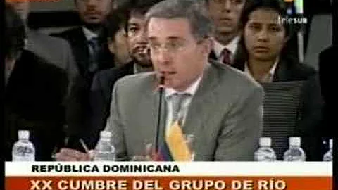 Uribe le habla a Correa