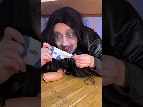 صديق السرير الوحش اللطيف الذي يساعدني في ترتيب الجوارب