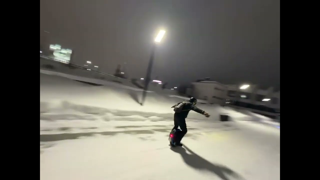 Вечерние покатушки на крутых моноколесах)