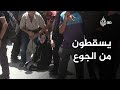 أنس الشريف يبكي على الهواء مباشرة بعد سقوط سيدة من الجوع في غزة أنس الشريف يبكي على الهواء مباشرة بعد سقوط سيدة من الجوع في غزة