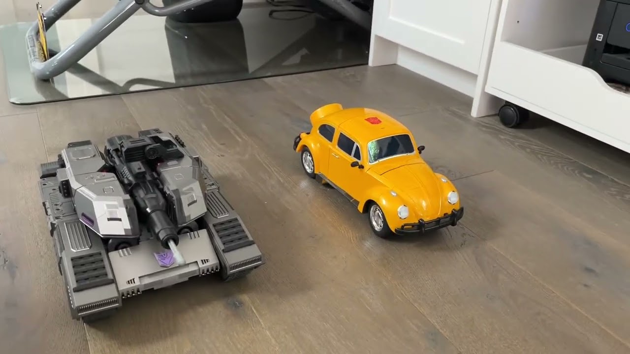 Флагманский Robosen Bumblebee