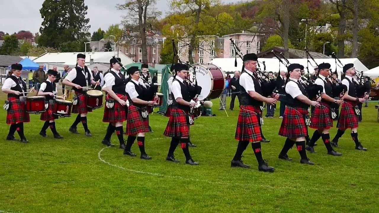 Elgin & District Pipe Band (G4 MSR) at Banchory for the 2016 North