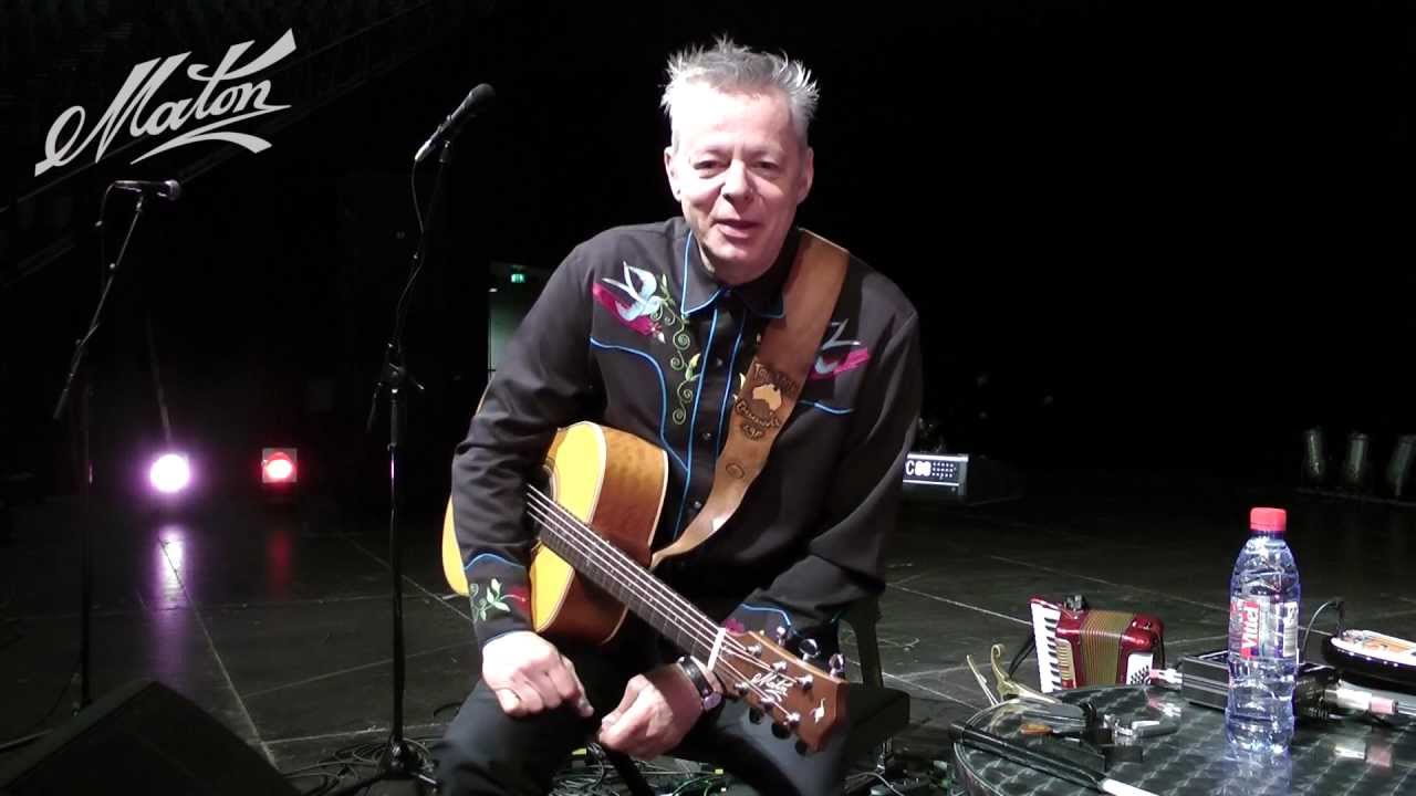 Associëren scheren informatie Tommy Emmanuel talks about his Maton guitar and performs "Halfway Home" -  YouTube