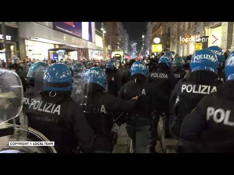 No Green Pass, attimi di tensione a Milano: polizia blocca tentativo corteo in Via Torino
