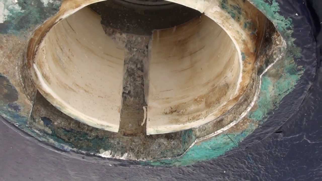 Bavaria yacht rudder bearing and anode change on a 37 ft ...