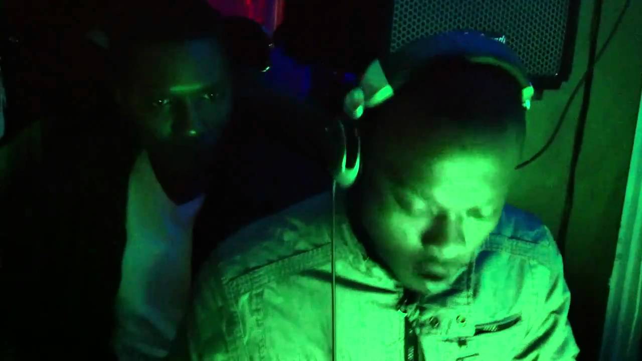 twinz & tsmallz - houstronauts xmas day special @ fusion bar.MOV