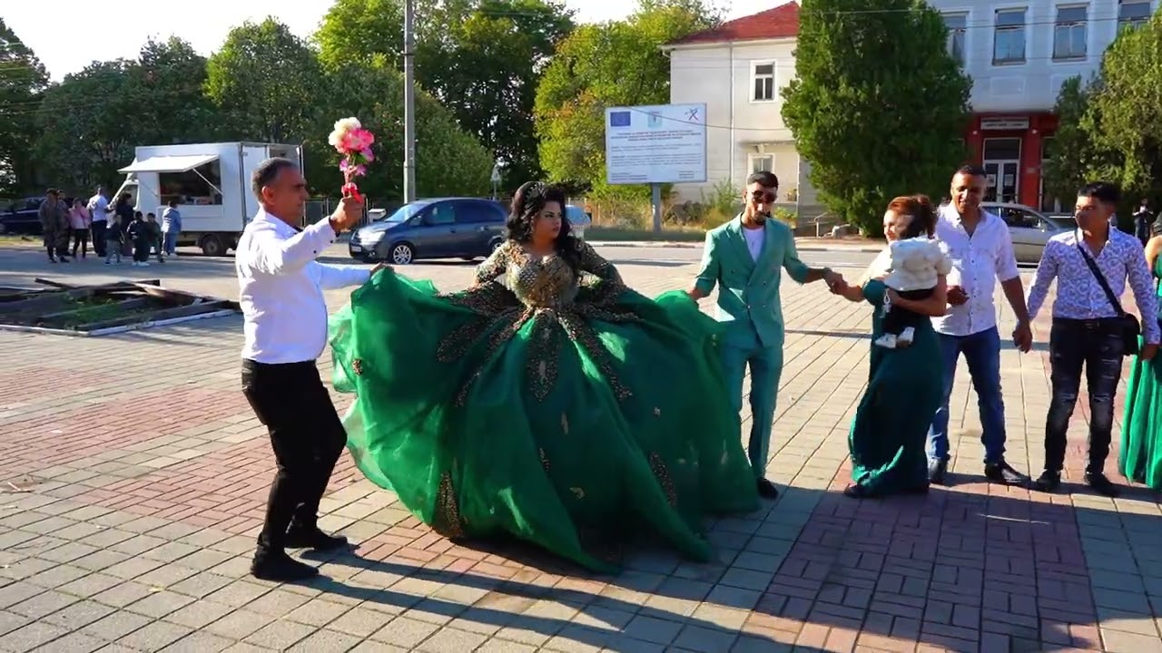 STILQN  I  ANI  MOMIN DEN