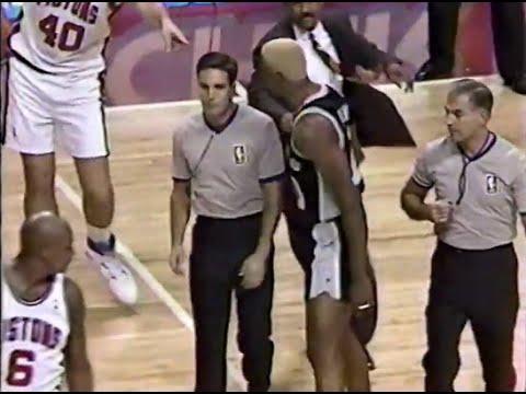 Dennis Rodman (6pts, 20reb) vs. Detroit Pistons (1996) 